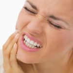 Как уменьшить зубную боль в домашних условиях?