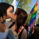 Почему в России не легализую однополые браки?