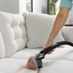 Как почистить диван в домашних условиях?